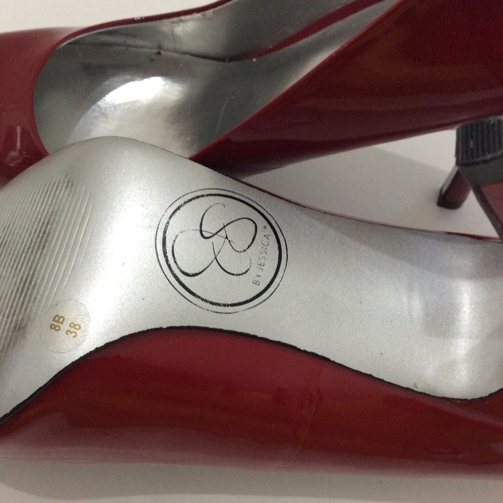 JESSICA SIMPSON Dark Red Patent Leather Pumps 8 - Picture 6 of 8